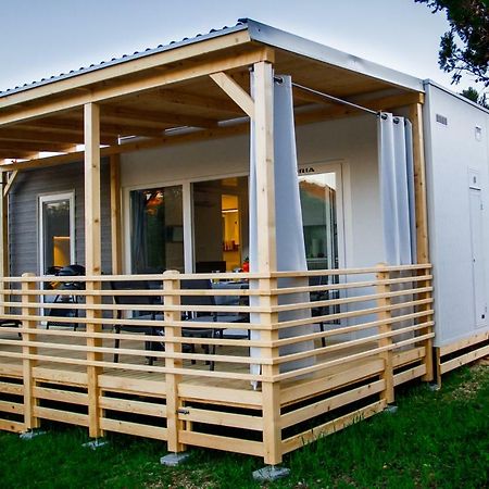 Adrijela Mobile Home Jezera Exteriör bild