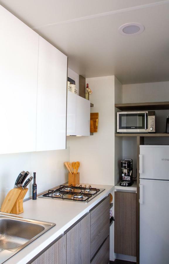 Adrijela Mobile Home Jezera Exteriör bild