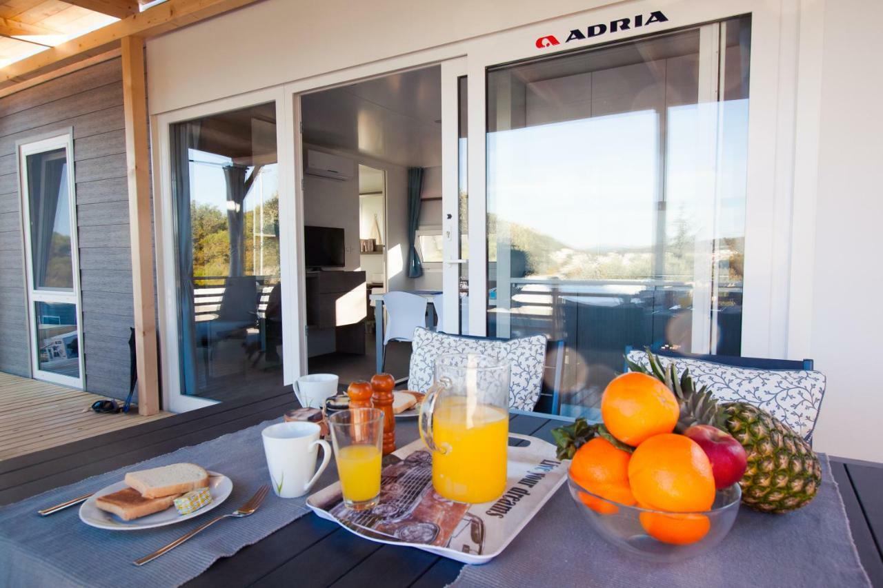 Adrijela Mobile Home Jezera Exteriör bild
